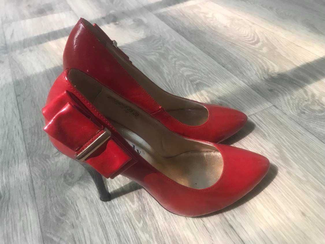 Туфли Camidy кожа лаковая Р.35-35,5 ст.23см красные шпилька