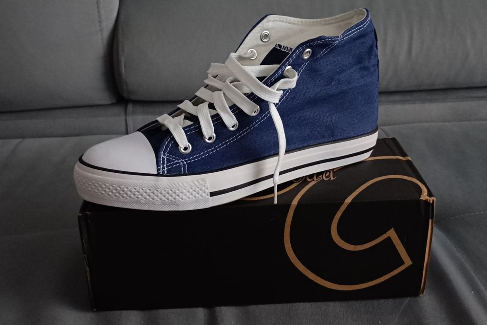 Nowe granatowe trampki rozmiar 41