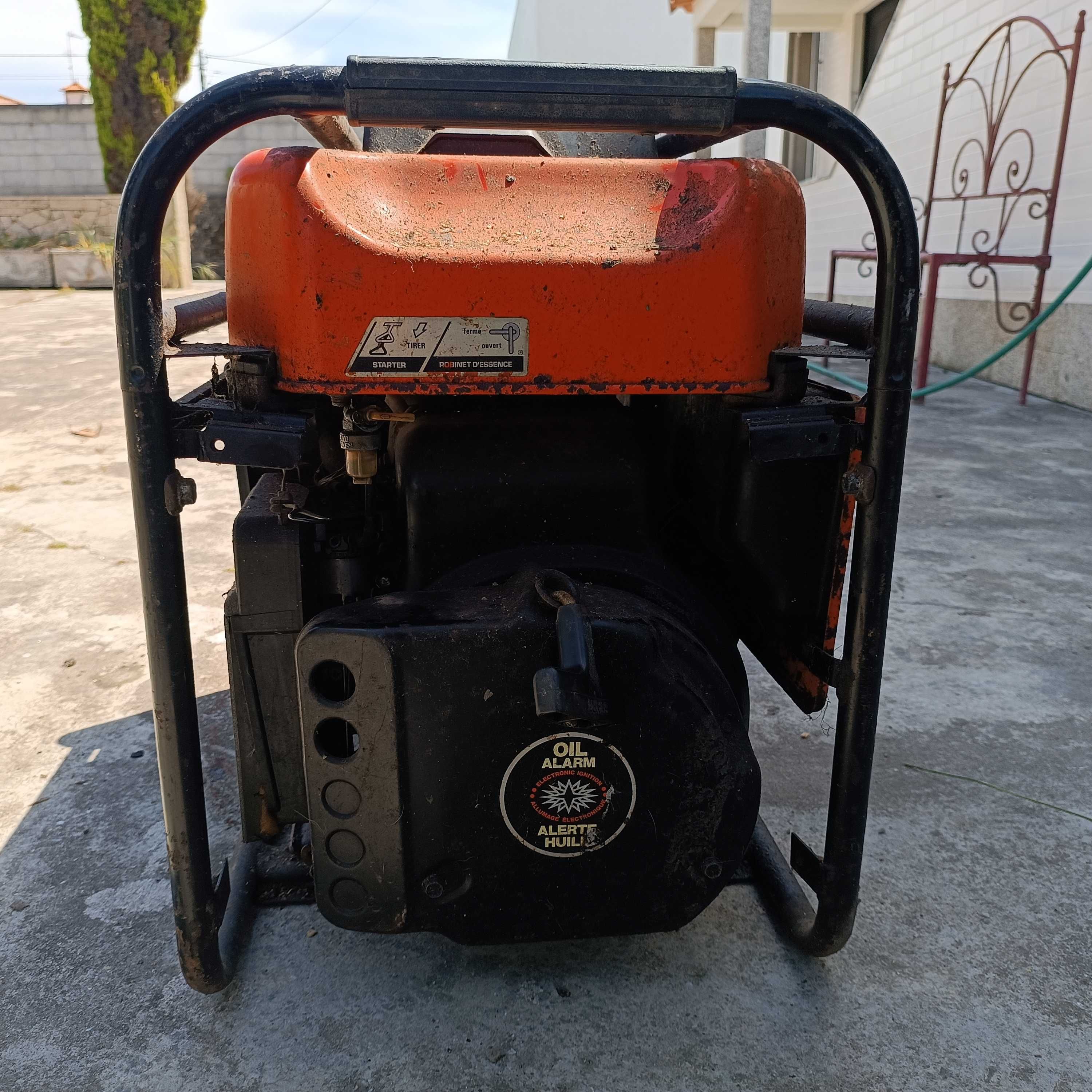 Vendo gerador a gasolina em prefeitas condições.