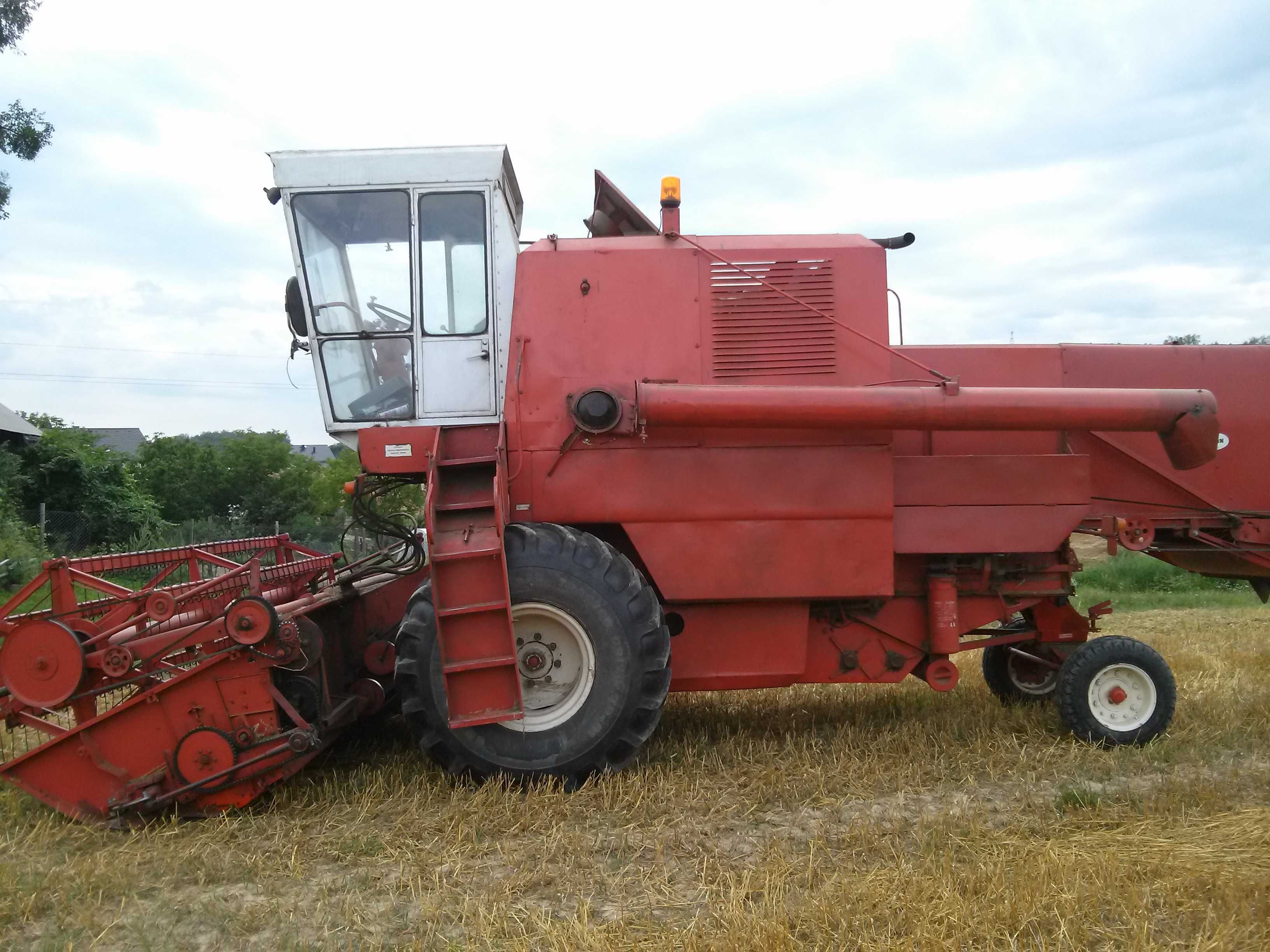 Kombajn zbożowy Bizon Z056