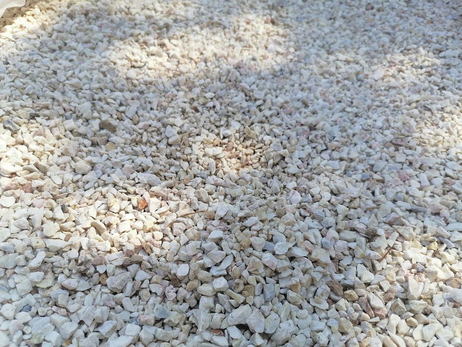 Grys ozdobny biały Biała Marianna kamień naturalny z dostawą + głaz