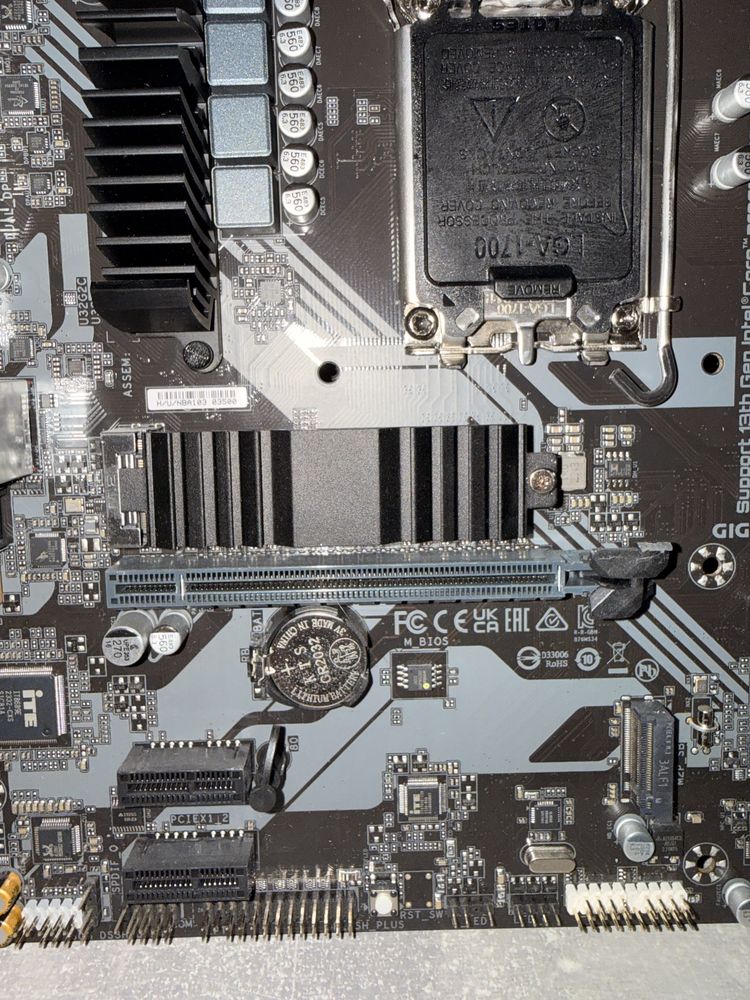 Материнська плата Gigabyte B760M DS3H AX DDR4 на гарантії 2 роки