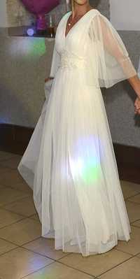 Suknia ślubna z tiulu