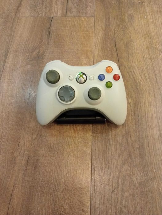 Pad do konsoli Xbox 360 (biały)