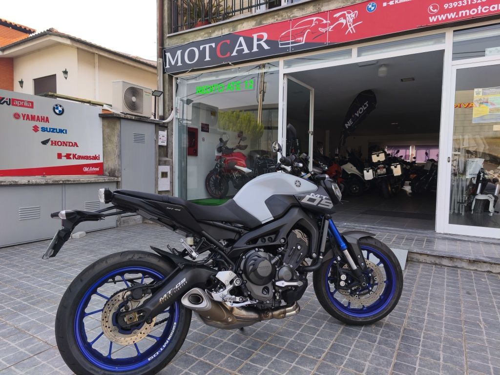 Yamaha MT 09 edition blue racing