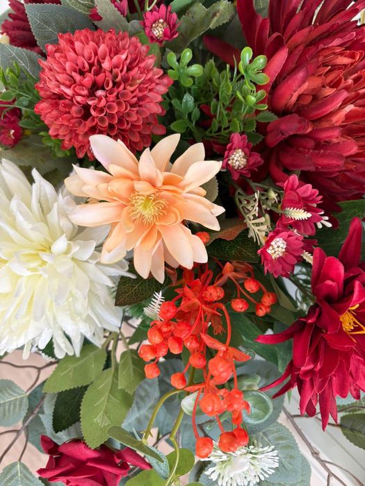 Kompozycja nagrobna wiązanka stroik cmentarz grób chryzantemy