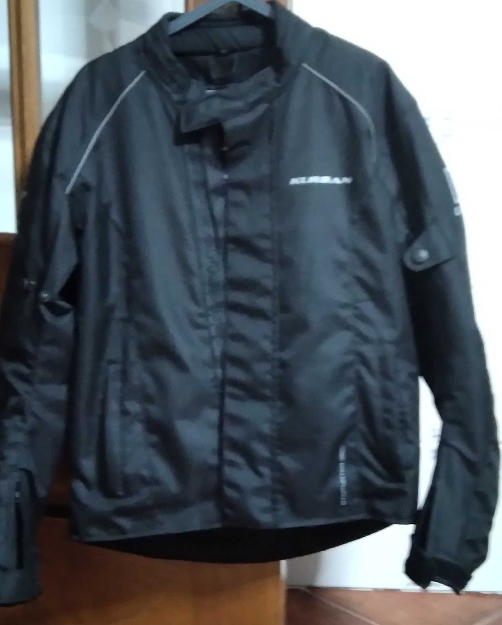 Vendo conjunto de blusão de mota e capacete, feminino, tamanho M.