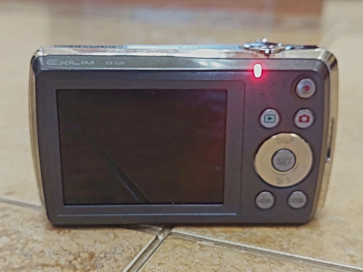 Фотоаппарат Casio Exilim Z037 під ремонт