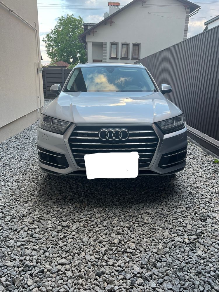 Автомобіль Audi Q7 2016  3.0 бензин