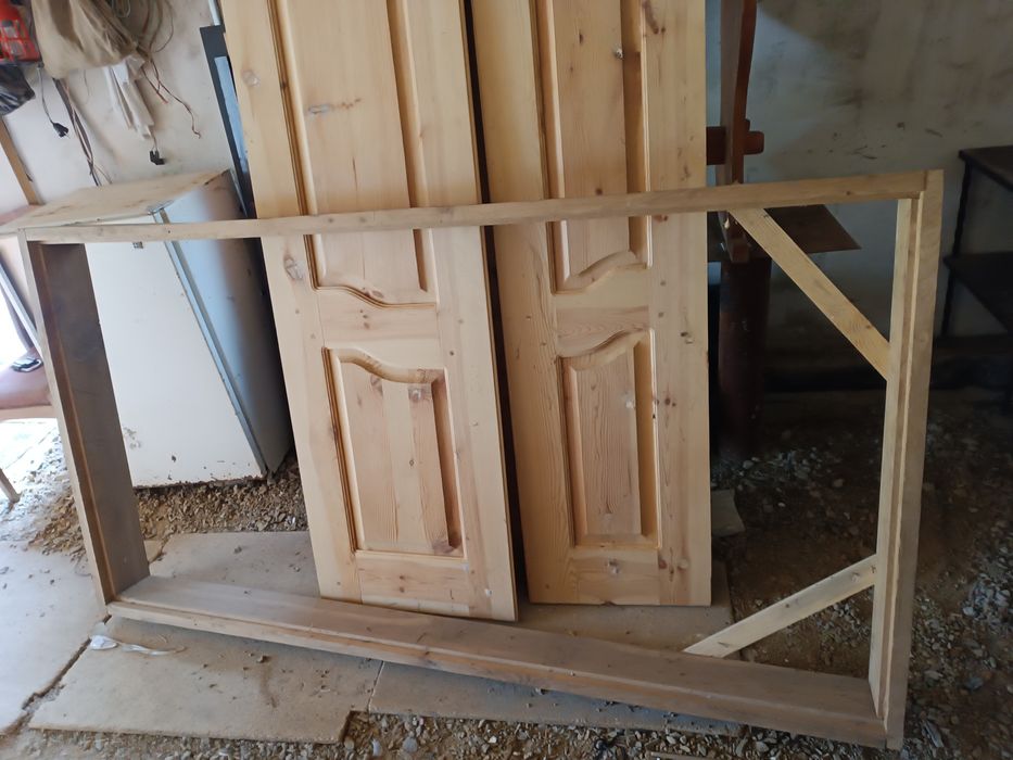 Двері дерев'яні з коробкою нові