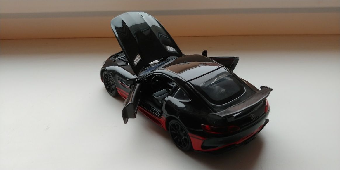 Mercedes GTR model skala 1:32