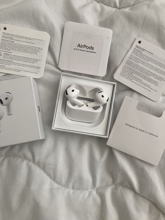 Słuchawki AirPods 4 ANC