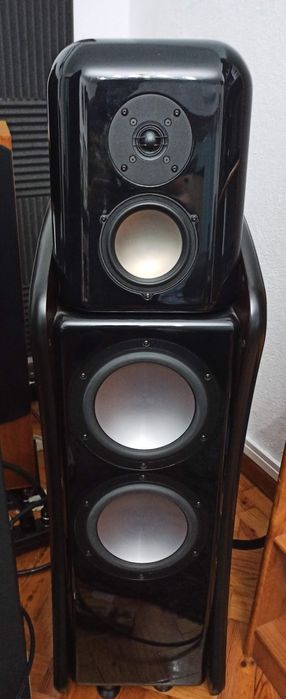 Revel última studio 1