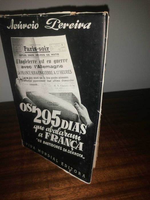 Livro “Os 295 dias que abalaram a França” de Acúrcio Pereira