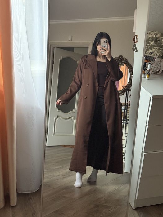 Плащ коричневий М розміру