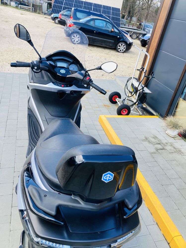 super skuter piaggio x10 rok  abs ASR  podgrzewane manetki