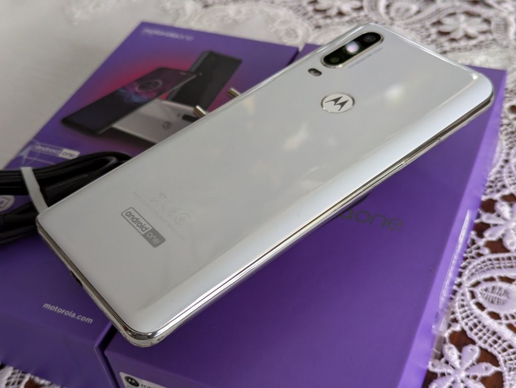 ІДЕАЛ Motorola One Action XT-2013-2 White 4-128Gb/ NFC/2-Sim + SD Card