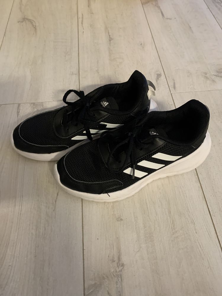 Buty adidas 36,5.    23 cm wkładka