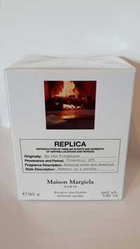 Maison Margiela - "REPLICA By the Fireplace" (vela perfumada)