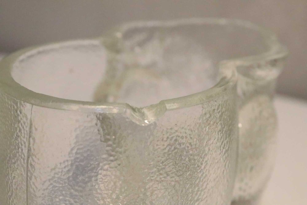 Szklany królik z jajkiem PRL bombonierka