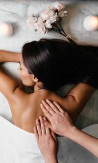 Послуги массажу : антицелюлітного , розслабляючого масажу.