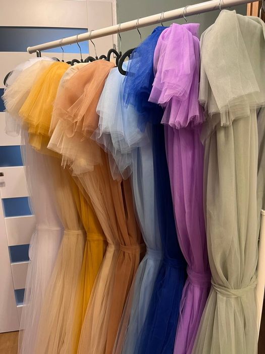 Tiul do sesji ciążowej różne kolory