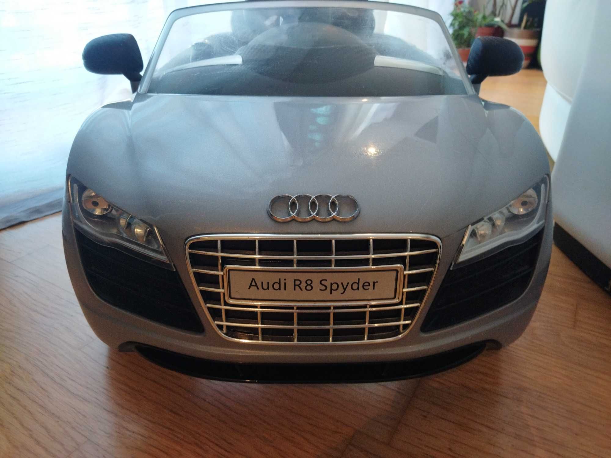 VENDE - Audi R8 criança com tapa-sol