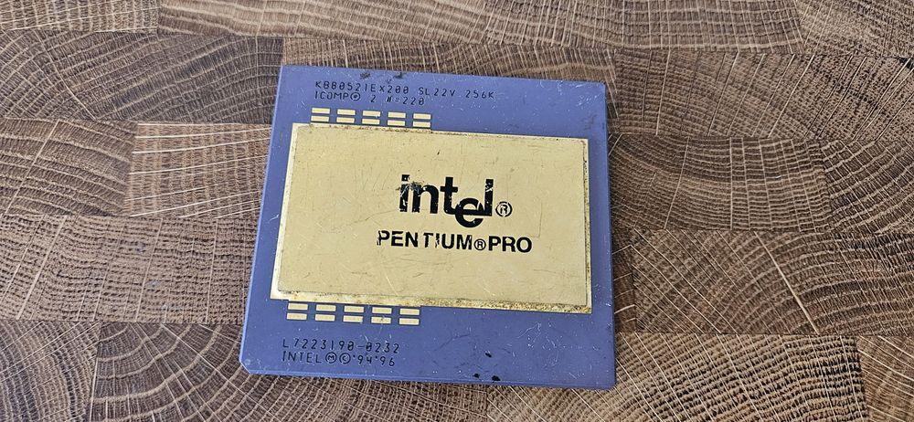 Stary procesor Intel Pentium pro retro socket 8