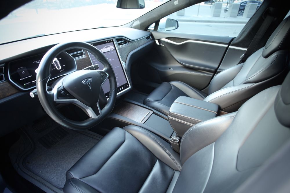 Tesla S 75D pnevmo 8 міс. 17рік