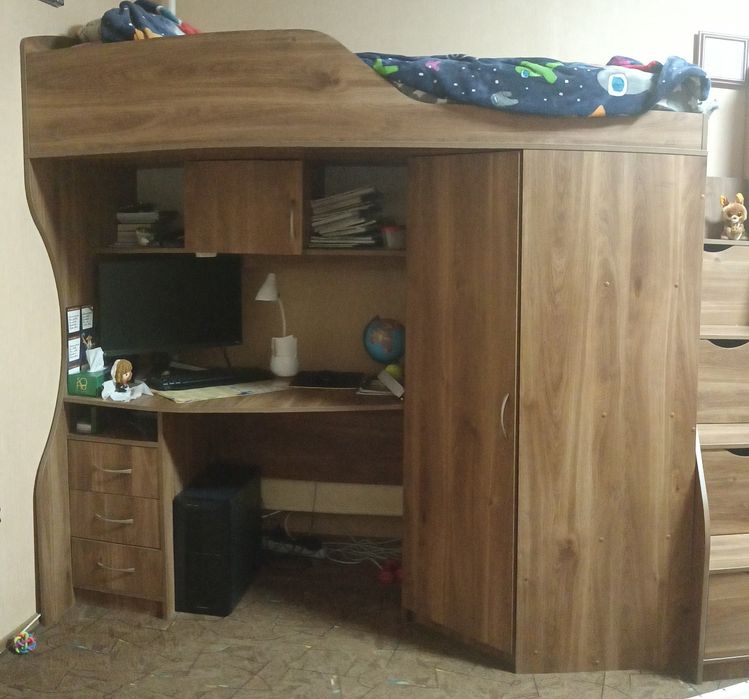 Ліжко-горище з робочим місцем шафою в ідеальному стані!!!