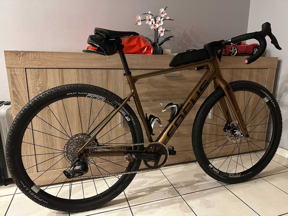 Rower Focus Atlas 8.9 Gravel Carbon Rival eTap AXS
