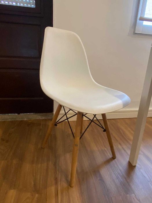 Mesa IKEA Vihals + 4 Cadeiras — Bom Estado