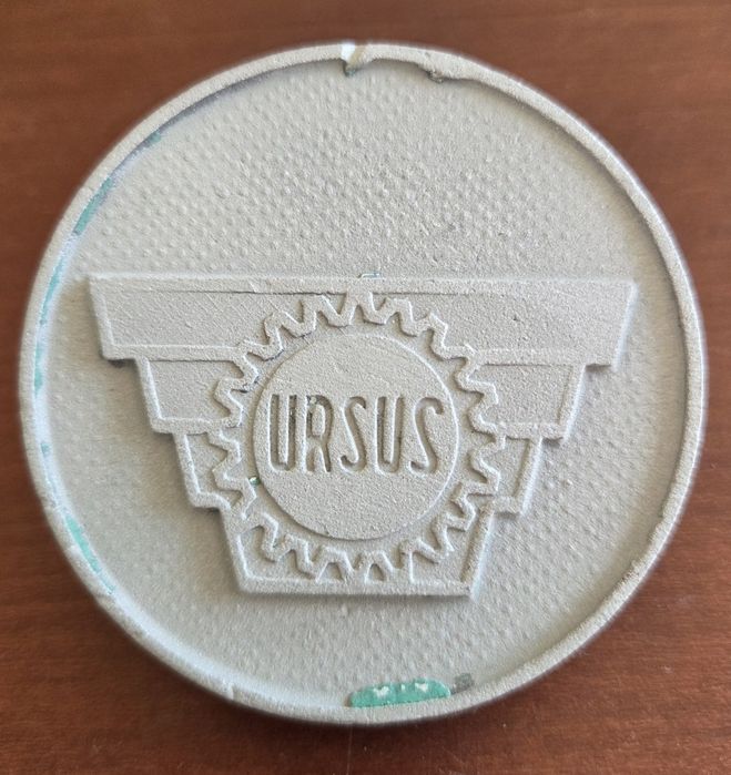 Ursus C-4011 Logo, emblemat znaczek na maskę, znak firmowy