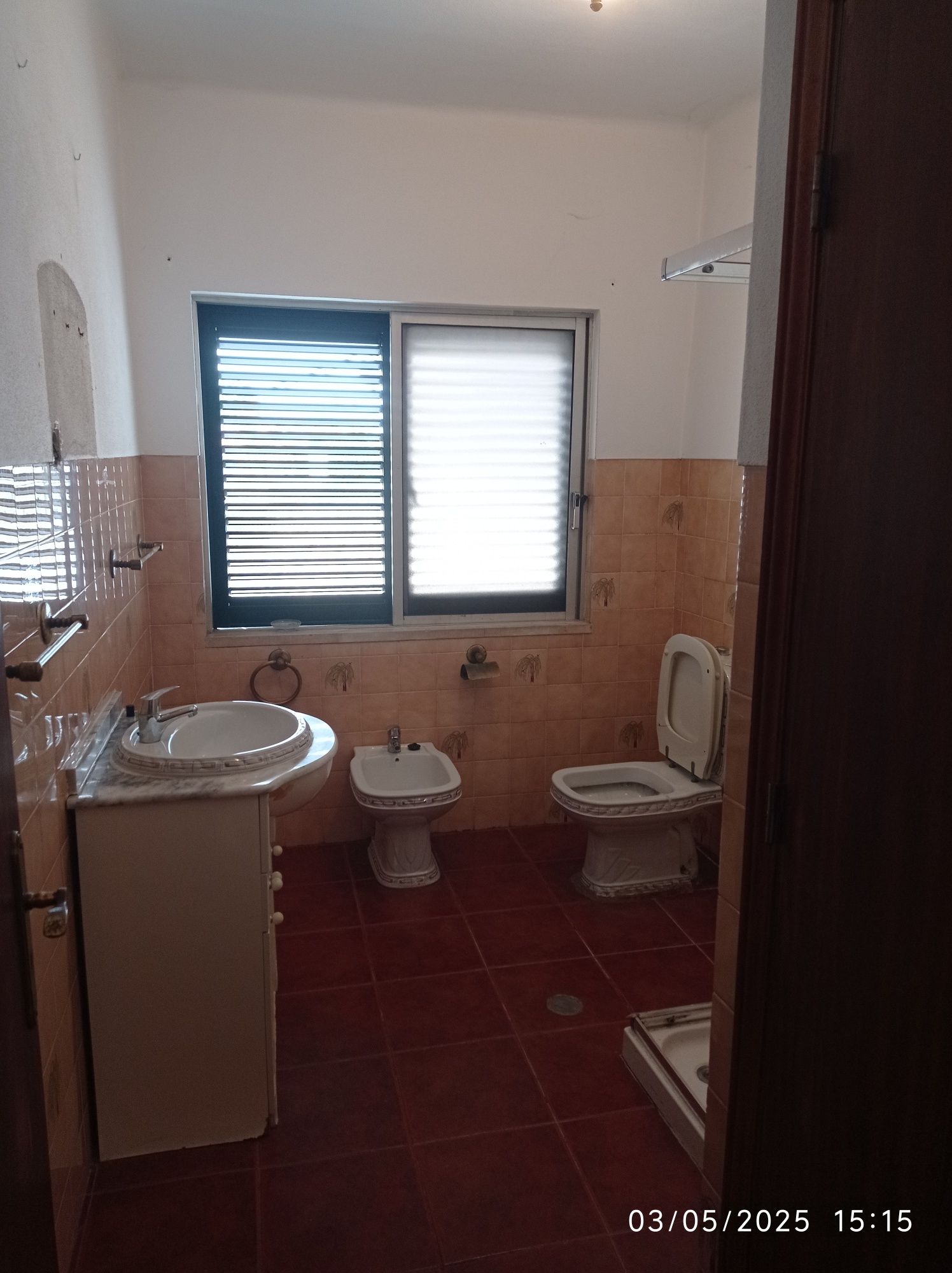 Moradia em Ançã composta por habitação e comércio