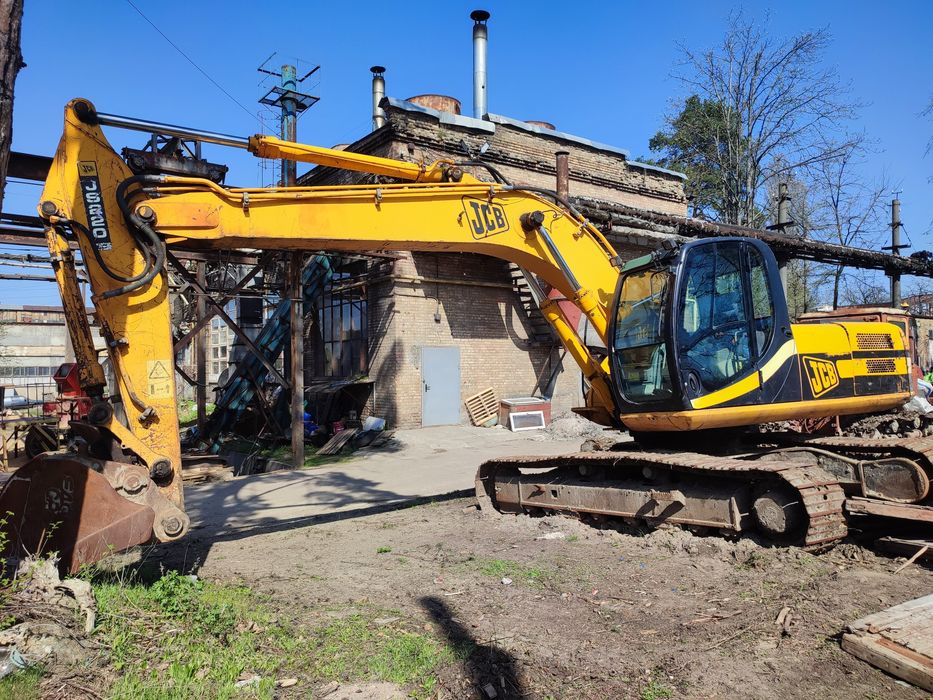 JCB JS 220 LC гусеничный