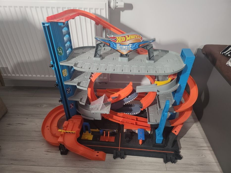 Zjeżdżalnia  garaż hot wheels atak rekina