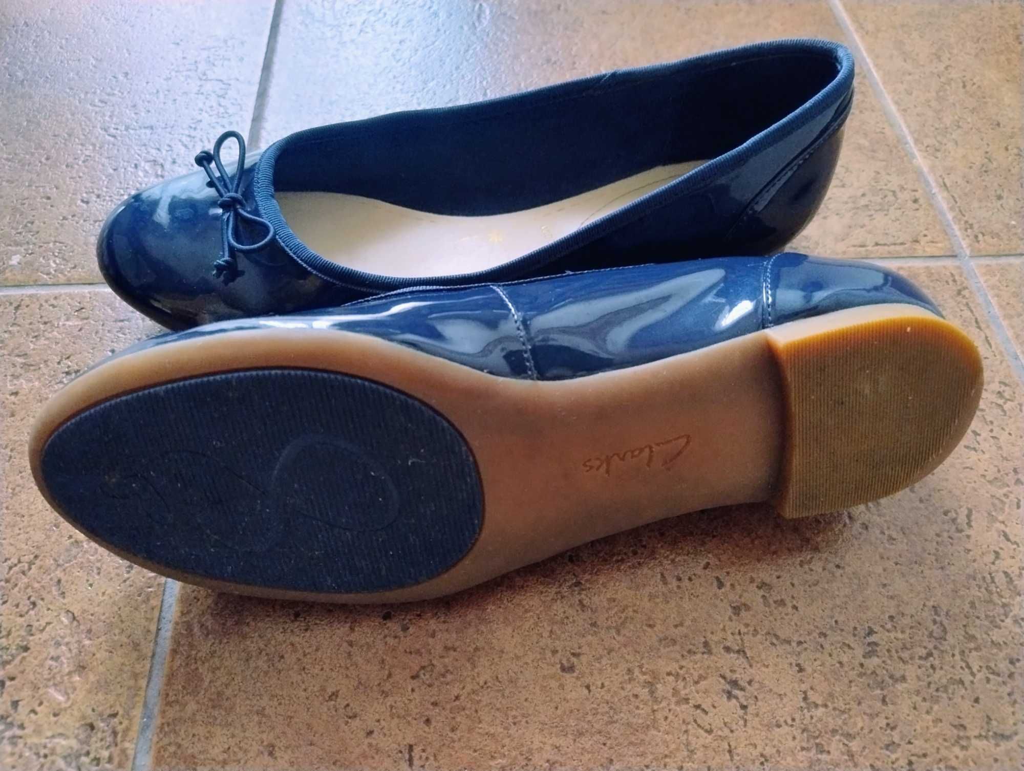 Clarks granatowe lakierowane baleriny r. 39.5