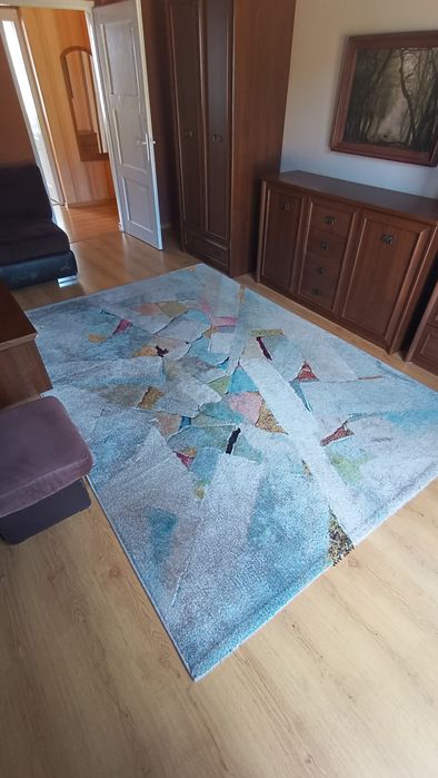 Zestaw mebli do salonu z rogówką i stołem