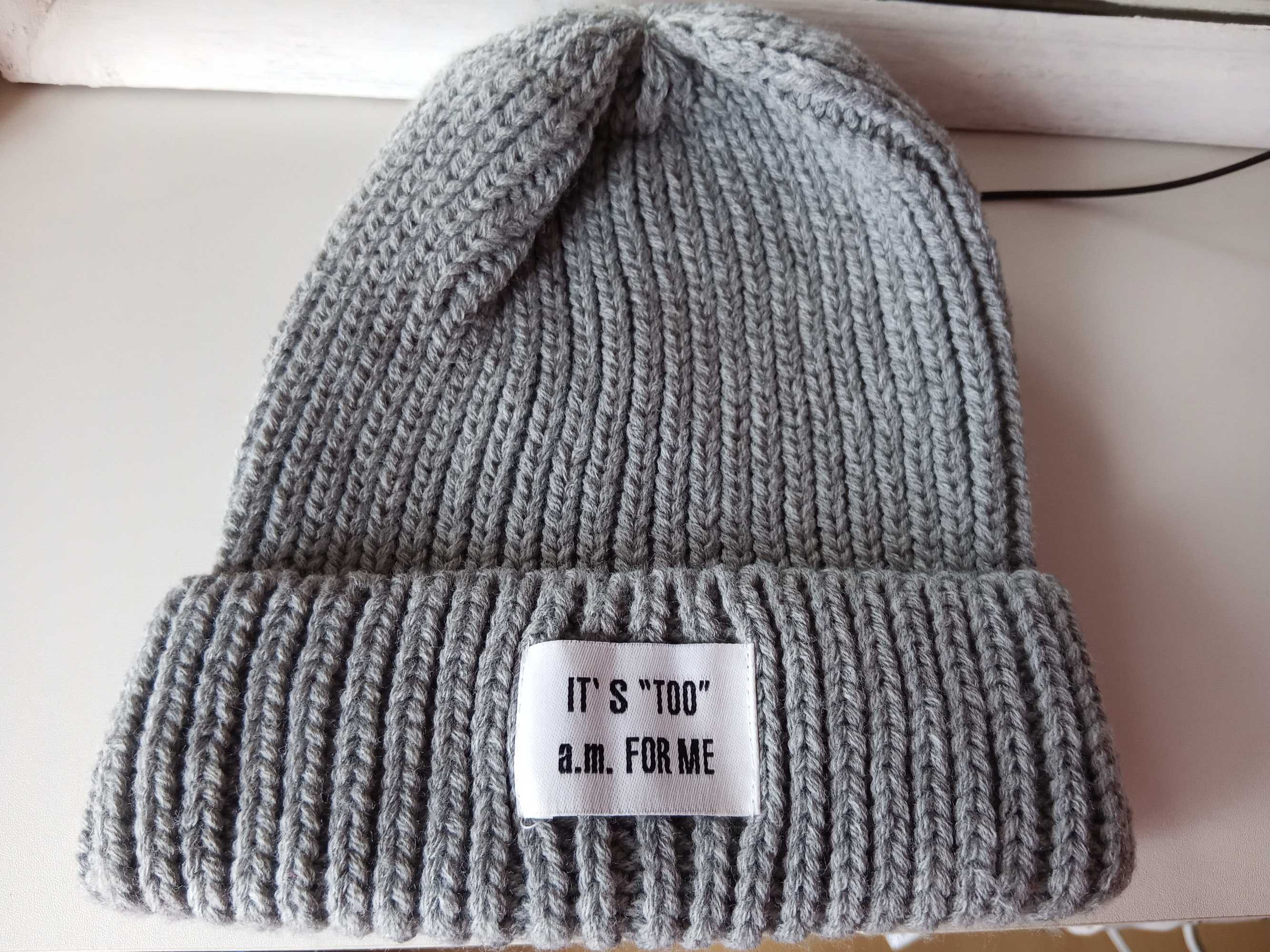 Gorro inverno, adulto, cinza em malha. "é manhã demais para mim" frase