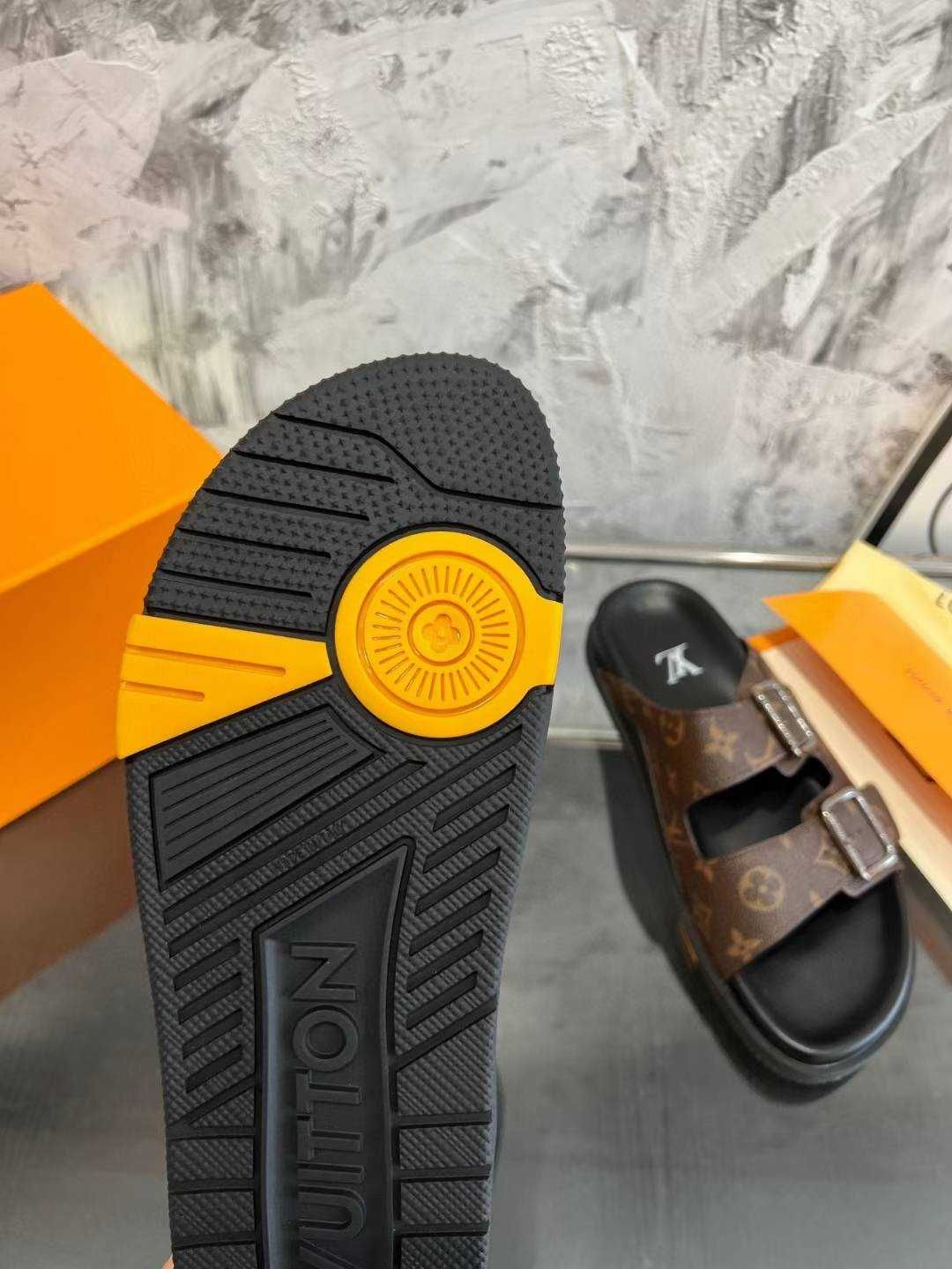 Louis Vuitton Buty, sandaly klapki, skora 180217