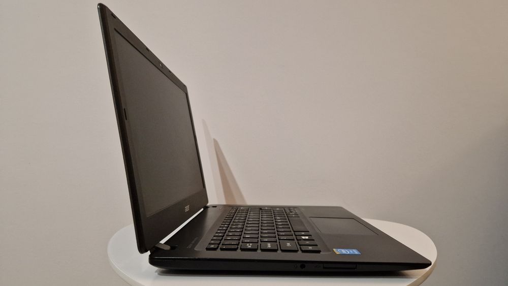 Acer Aspire V3-331 SSD, 12GB RAM, Windows 10, stan bardzo dobry