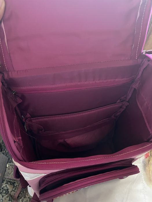 Шкільний портфель для дівчинки