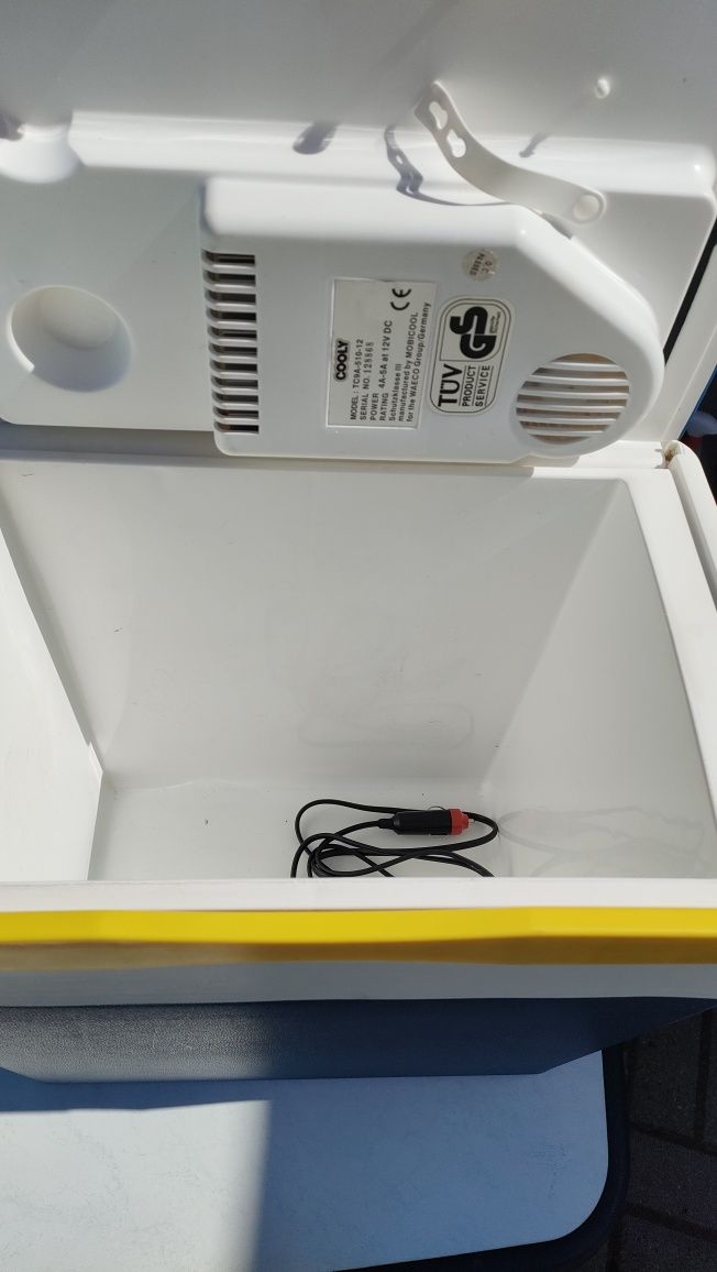 Lodówka turystyczna 12 V i 230 V