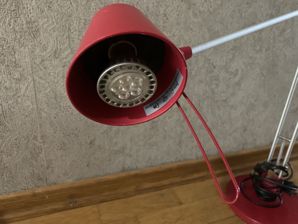 Lampka na biurko Ikea Oleby czerwona