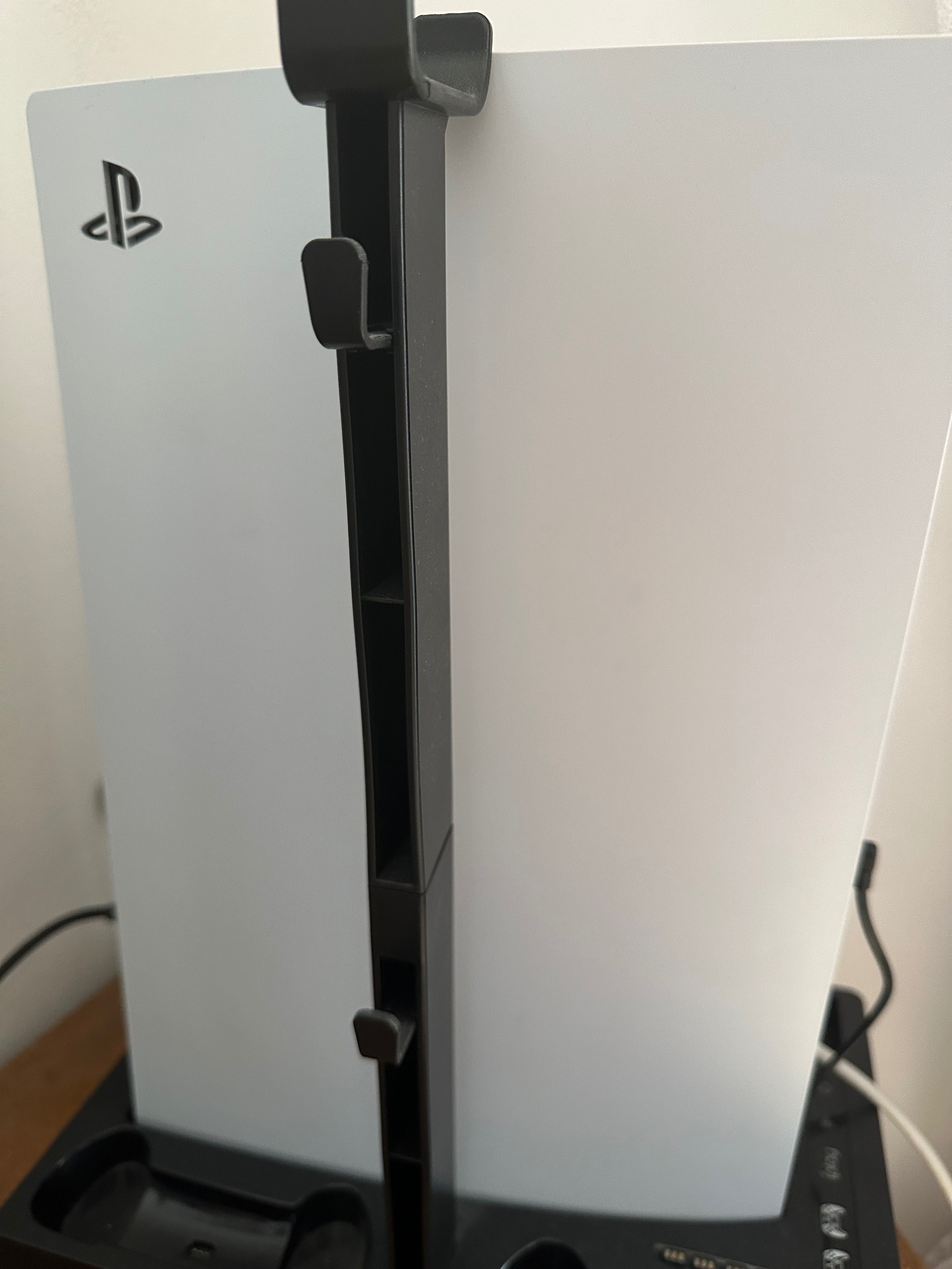 W sprzedaży Ps5  i dwa joysticki