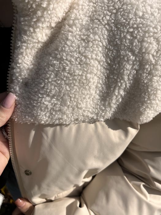 Зимова куртка новенька