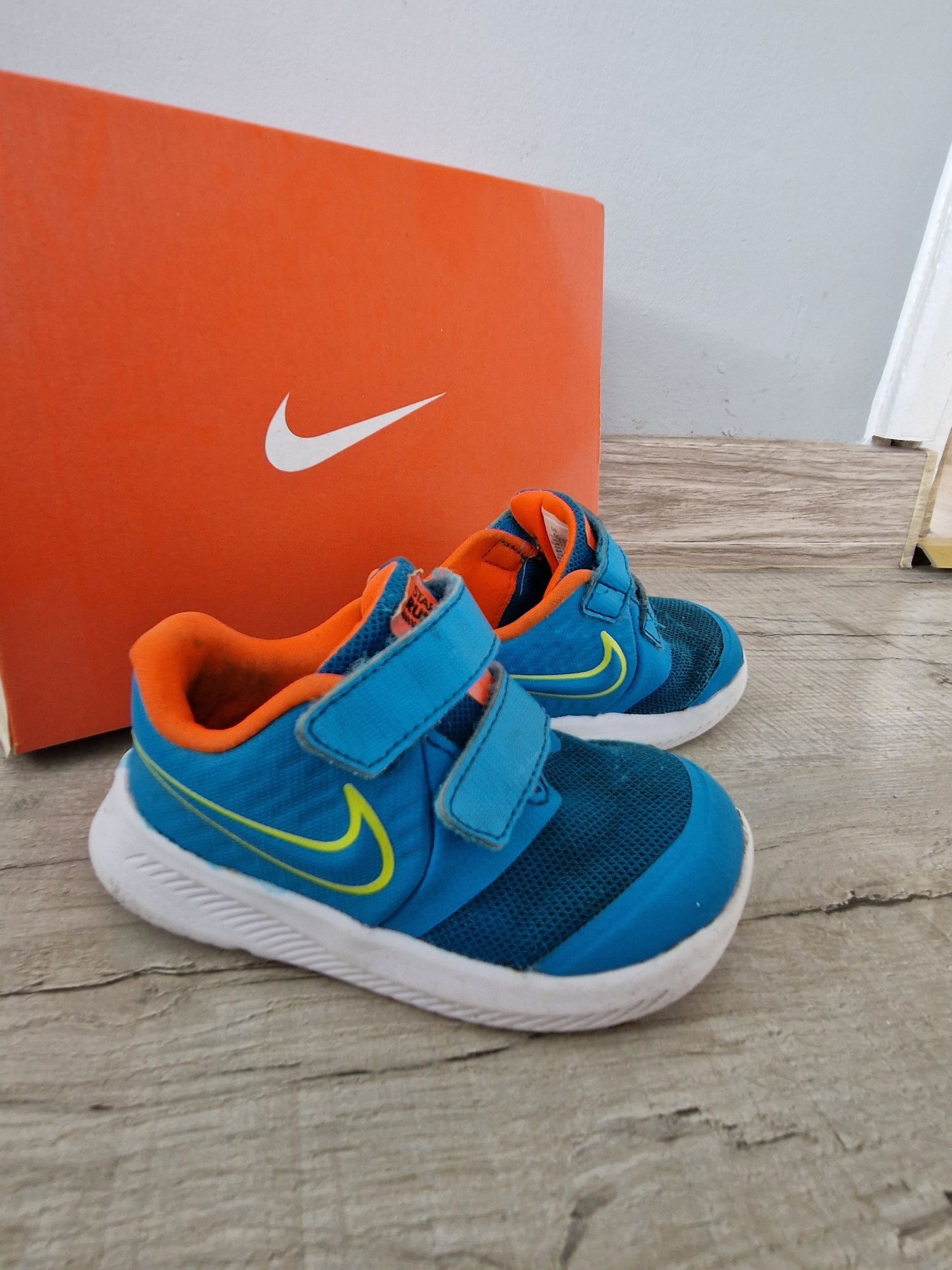 Buty sportowe chłopięce Nike 22