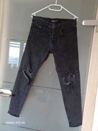 w35. Czarne Spodnie Skinny z rozdarciami marki Zara rozmiar M/L.