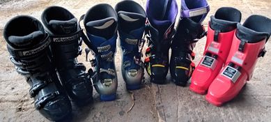 Zestaw butow narciarskich meskich  i damskich czerwone ,z lat od ok 19