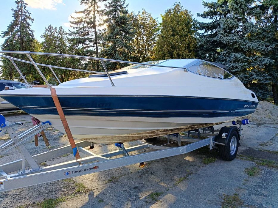 Bayliner  Capri 2052